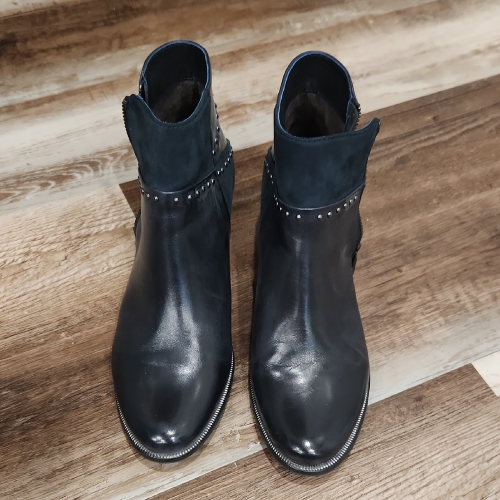 Elegant Navy Blue Ankle Boots